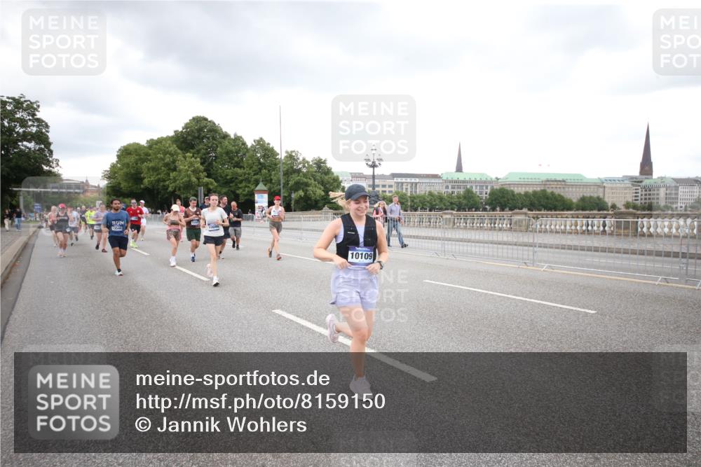 29.06.2025 - hella hamburg halbmarathon Jannik Wohlers http://msf.ph/oto/8159150 29.06.2025 10:54:39 Lombardsbrücke 1013, 2090, 2452, 3002, 3274, 4191, 4192, 5392, 5727, 6395, 6396, 6839, 6944, 7238, 7766, 8403, 9596, 10109, 10458, 10686, 11737, 11788, 11908, 12147, 12148, 13548, 13979, 13980, 14515, 14651, 14752, 15581, 15782, 16057, 16432, 16433, 16637, 16664, 16665, 17090, 18372 meine-sportfotos.de
