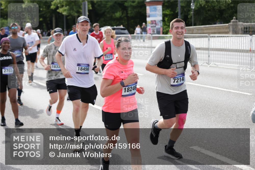 29.06.2025 - hella hamburg halbmarathon Jannik Wohlers http://msf.ph/oto/8159166 29.06.2025 10:18:18 Lombardsbrücke 1234, 1521, 1820, 2703, 2781, 2821, 3202, 3529, 3591, 3592, 4383, 4802, 5049, 5264, 5266, 5834, 5910, 6533, 7051, 7121, 7214, 7454, 8341, 8665, 9276, 9505, 9549, 9658, 9748, 10172, 10467, 10502, 10856, 11020, 12239, 12347, 12541, 12548, 12552, 12703, 12847, 12890, 13193, 14023, 14247, 14294, 14332, 14532, 14627, 14760, 14966, 14967, 15138, 15208, 15402, 15436, 15749, 15881, 16196, 16451, 17027, 17030, 17052, 17490, 17567, 18246, 18336, 18456 meine-sportfotos.de
