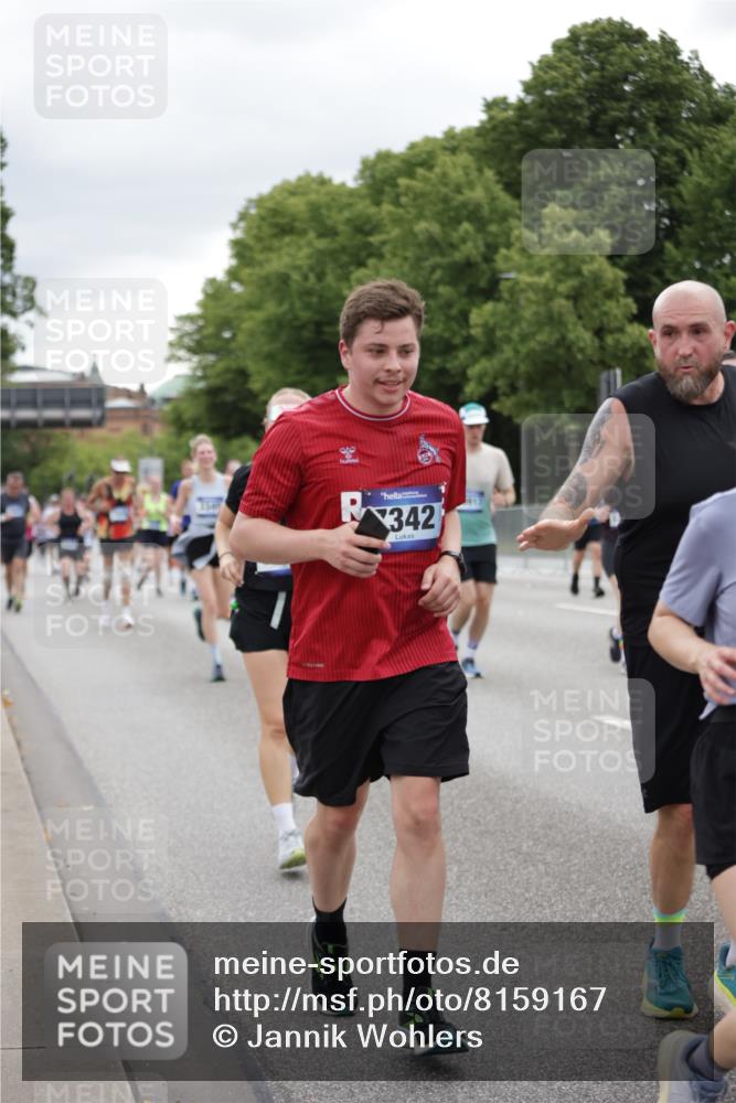 29.06.2025 - hella hamburg halbmarathon Jannik Wohlers http://msf.ph/oto/8159167 29.06.2025 11:02:01 Lombardsbrücke 1236, 2292, 2598, 2747, 2749, 2752, 2753, 2824, 3349, 3615, 4064, 4416, 4420, 4421, 4671, 4727, 4743, 5207, 5320, 5626, 5773, 6491, 6766, 6767, 7342, 7521, 8204, 8697, 9627, 9854, 9890, 9990, 9993, 10239, 10837, 10889, 11095, 11220, 11824, 12769, 12771, 12999, 13336, 13888, 14394, 14431, 15055, 15970, 16598, 16917, 17340, 17867, 18020, 18227, 18257, 18446, 18667, 18964, 18969 meine-sportfotos.de