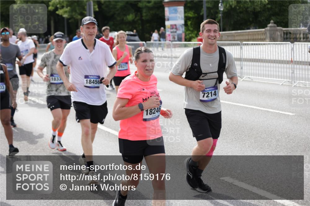 29.06.2025 - hella hamburg halbmarathon Jannik Wohlers http://msf.ph/oto/8159176 29.06.2025 10:18:18 Lombardsbrücke 1234, 1521, 1820, 2703, 2781, 2821, 3202, 3529, 3591, 3592, 4383, 4802, 5049, 5264, 5266, 5834, 5910, 6533, 7051, 7121, 7214, 7454, 8341, 8665, 9276, 9505, 9549, 9658, 9748, 10172, 10467, 10502, 10856, 11020, 12239, 12347, 12541, 12548, 12552, 12703, 12847, 12890, 13193, 14023, 14247, 14294, 14332, 14532, 14627, 14760, 14966, 14967, 15138, 15208, 15402, 15436, 15749, 15881, 16196, 16451, 17027, 17030, 17052, 17490, 17567, 18246, 18336, 18456 meine-sportfotos.de