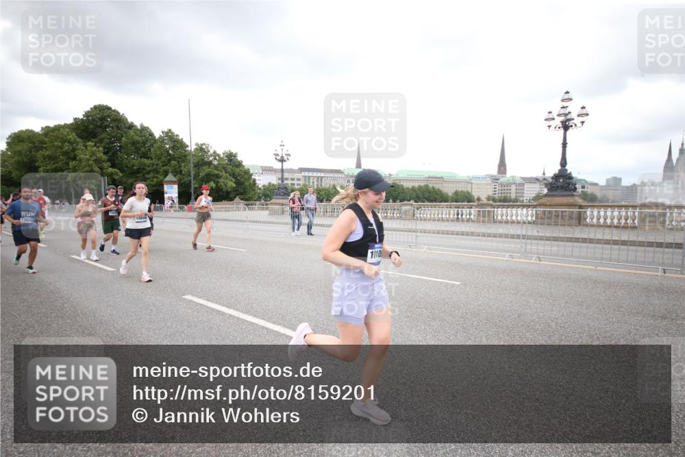 29.06.2025 - hella hamburg halbmarathon Jannik Wohlers http://msf.ph/oto/8159201 29.06.2025 10:54:39 Lombardsbrücke 1013, 2090, 2452, 3002, 3274, 4191, 4192, 5392, 5727, 6395, 6396, 6839, 6944, 7238, 7766, 8403, 9596, 10109, 10458, 10686, 11737, 11788, 11908, 12147, 12148, 13548, 13979, 13980, 14515, 14651, 14752, 15581, 15782, 16057, 16432, 16433, 16637, 16664, 16665, 17090, 18372 meine-sportfotos.de