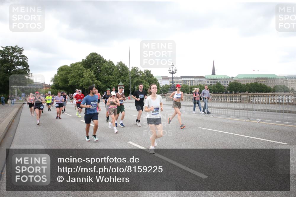 29.06.2025 - hella hamburg halbmarathon Jannik Wohlers http://msf.ph/oto/8159225 29.06.2025 10:54:40 Lombardsbrücke 1013, 2090, 2452, 3002, 3274, 4039, 4191, 4192, 5392, 5727, 6395, 6396, 6839, 6944, 7219, 7238, 7766, 8403, 8519, 9596, 10109, 10458, 10686, 11737, 11788, 11908, 12147, 12148, 13548, 13979, 13980, 14515, 14651, 14752, 15581, 15782, 15843, 16057, 16432, 16433, 16637, 16664, 16665, 17090, 18372, 19199 meine-sportfotos.de