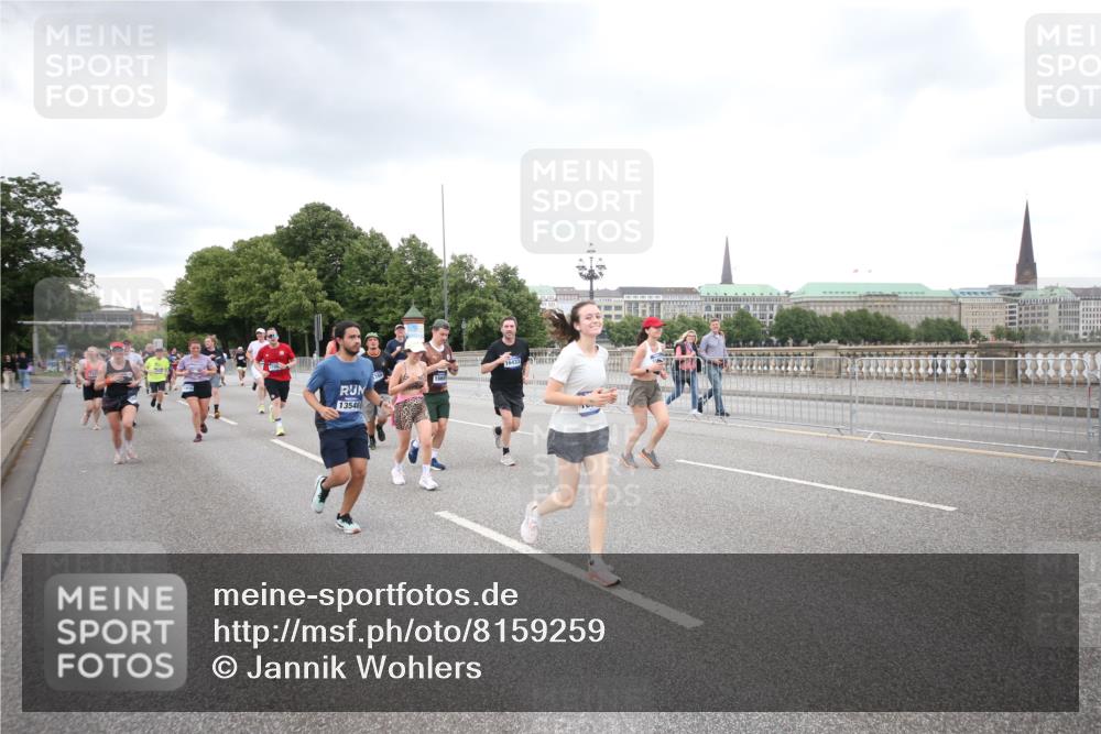 29.06.2025 - hella hamburg halbmarathon Jannik Wohlers http://msf.ph/oto/8159259 29.06.2025 10:54:41 Lombardsbrücke 1013, 2090, 2452, 3002, 3274, 4039, 4191, 4192, 5392, 5727, 6395, 6396, 6839, 6944, 7219, 7238, 7766, 8403, 8519, 9596, 10109, 10458, 10686, 11737, 11788, 11908, 12147, 12148, 13548, 13979, 13980, 14515, 14651, 15581, 15782, 15843, 16057, 16432, 16433, 16637, 16664, 16665, 17090, 18372, 19199 meine-sportfotos.de
