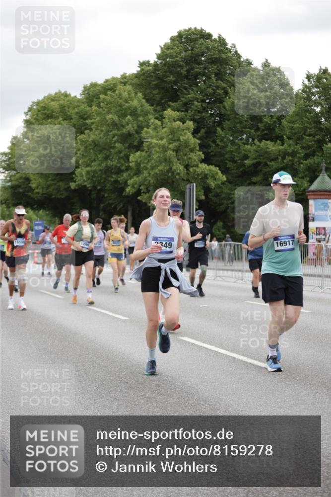 29.06.2025 - hella hamburg halbmarathon Jannik Wohlers http://msf.ph/oto/8159278 29.06.2025 11:02:03 Lombardsbrücke 1236, 2292, 2598, 2747, 2749, 2752, 2753, 2824, 3349, 3615, 4064, 4416, 4420, 4421, 4671, 4714, 4727, 5068, 5207, 5320, 5626, 5773, 6424, 6491, 6766, 6767, 7342, 7521, 8697, 9257, 9627, 9854, 9890, 9990, 9993, 10239, 10837, 10889, 11095, 11220, 11439, 11824, 12769, 12771, 12999, 13336, 13888, 14394, 14431, 14949, 15055, 15970, 16598, 16917, 17340, 17867, 18020, 18227, 18257, 18446, 18667, 18964, 18969 meine-sportfotos.de