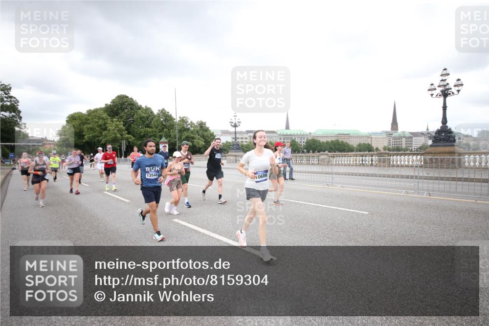 29.06.2025 - hella hamburg halbmarathon Jannik Wohlers http://msf.ph/oto/8159304 29.06.2025 10:54:41 Lombardsbrücke 1013, 2090, 2452, 3002, 3274, 4039, 4191, 4192, 5392, 5727, 6395, 6396, 6839, 6944, 7219, 7238, 7766, 8403, 8519, 9596, 10109, 10458, 10686, 11737, 11788, 11908, 12147, 12148, 13548, 13979, 13980, 14515, 14651, 15581, 15782, 15843, 16057, 16432, 16433, 16637, 16664, 16665, 17090, 18372, 19199 meine-sportfotos.de