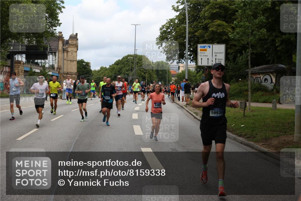 29.06.2025 - hella hamburg halbmarathon Yannick Fuchs http://msf.ph/oto/8159338 29.06.2025 10:38:42 20KM 1057, 1220, 1391, 1415, 1468, 1558, 1782, 1902, 1941, 2365, 2402, 2415, 2816, 3004, 3021, 3305, 3907, 4310, 4991, 4999, 5231, 5275, 5476, 5624, 5884, 6490, 6903, 7005, 7191, 7322, 8063, 8722, 9159, 9374, 9444, 9633, 10193, 10596, 10930, 11469, 12159, 12554, 12711, 12966, 13123, 13421, 13996, 14351, 14667, 14798, 14816, 15185, 15225, 15233, 15280, 15862, 16316, 16506, 16893, 17097, 17251, 17729, 17748, 18560, 18806, 19207 meine-sportfotos.de