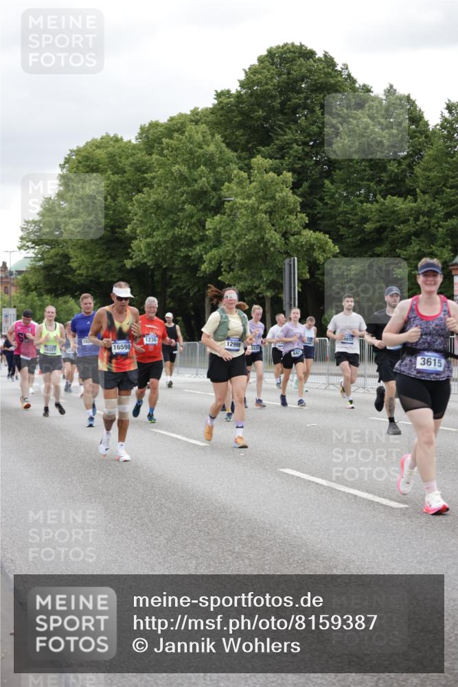 29.06.2025 - hella hamburg halbmarathon Jannik Wohlers http://msf.ph/oto/8159387 29.06.2025 11:02:05 Lombardsbrücke 1236, 2598, 2747, 2749, 2752, 2753, 2824, 3092, 3349, 3615, 4064, 4416, 4420, 4421, 4671, 4714, 4727, 5068, 5207, 5320, 5626, 5773, 6424, 6491, 6766, 6767, 7342, 7521, 8697, 9257, 9627, 9890, 9990, 10239, 10837, 10889, 11095, 11220, 11439, 11824, 12132, 12769, 12771, 12999, 13336, 13888, 14394, 14431, 14949, 15055, 15970, 16598, 16917, 17340, 17867, 18020, 18227, 18257, 18446, 18964, 18969 meine-sportfotos.de