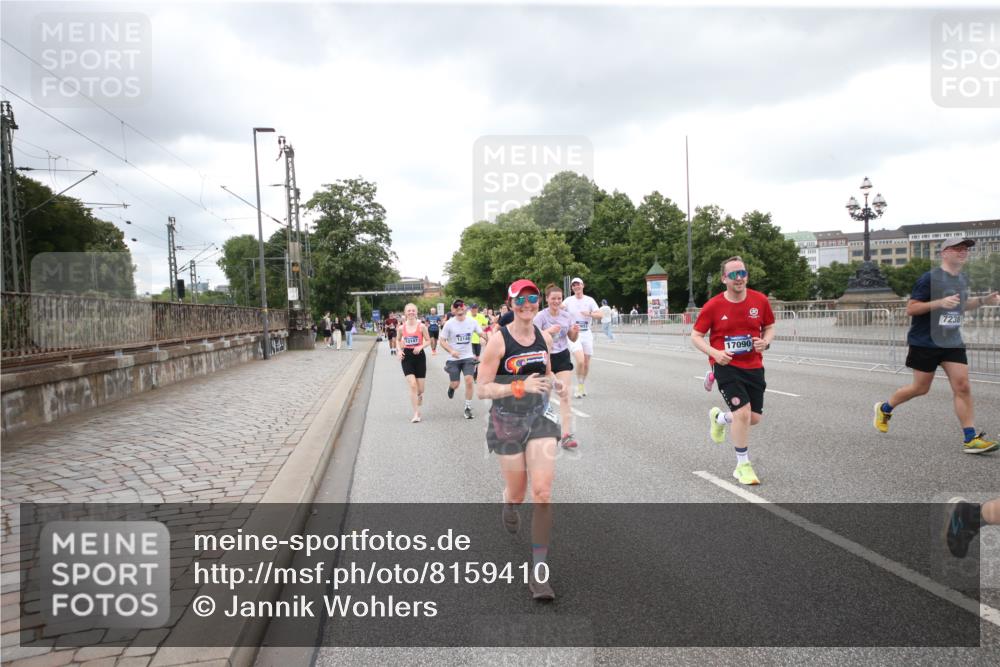 29.06.2025 - hella hamburg halbmarathon Jannik Wohlers http://msf.ph/oto/8159410 29.06.2025 10:54:43 Lombardsbrücke 1013, 2090, 2452, 3274, 4039, 5392, 5727, 6395, 6396, 6839, 6944, 7219, 7238, 7766, 8403, 8519, 9596, 10109, 10458, 10686, 11737, 11788, 11908, 12147, 12148, 13098, 13548, 13979, 13980, 14515, 14651, 15160, 15581, 15782, 15843, 16057, 16432, 16433, 16664, 16665, 17090, 19199 meine-sportfotos.de