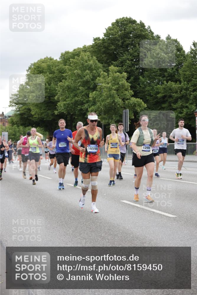 29.06.2025 - hella hamburg halbmarathon Jannik Wohlers http://msf.ph/oto/8159450 29.06.2025 11:02:06 Lombardsbrücke 1236, 2598, 2747, 2749, 2752, 2753, 2824, 3092, 3349, 3615, 4064, 4416, 4420, 4421, 4459, 4671, 4714, 5068, 5320, 5626, 5773, 6424, 6491, 6766, 6767, 7342, 7521, 8697, 9257, 9627, 9890, 9990, 10239, 10837, 10889, 11095, 11220, 11439, 11824, 12132, 12769, 12771, 12999, 13336, 13888, 14431, 14949, 15055, 15970, 16598, 16917, 17340, 17867, 18020, 18227, 18257, 18446, 18964, 18969 meine-sportfotos.de