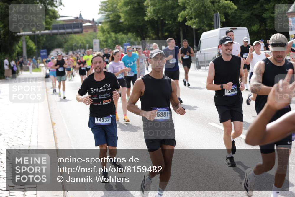 29.06.2025 - hella hamburg halbmarathon Jannik Wohlers http://msf.ph/oto/8159482 29.06.2025 10:18:22 Lombardsbrücke 1349, 1521, 2781, 2821, 3529, 3591, 3592, 4718, 4802, 5049, 5264, 5266, 5834, 5910, 6413, 7051, 7121, 7214, 8665, 8780, 9276, 9505, 9549, 10467, 10502, 10856, 11020, 12239, 12347, 12548, 12552, 12703, 12890, 14023, 14247, 14294, 14532, 14627, 14760, 14966, 14967, 15138, 15208, 15402, 15436, 15657, 15749, 15881, 16196, 17027, 17030, 17052, 17490, 17567, 18246, 18336, 18456, 19010 meine-sportfotos.de