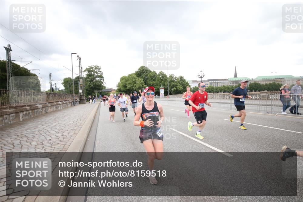 29.06.2025 - hella hamburg halbmarathon Jannik Wohlers http://msf.ph/oto/8159518 29.06.2025 10:54:44 Lombardsbrücke 1013, 2090, 2452, 3274, 4039, 5392, 6395, 6396, 6839, 6944, 7219, 7238, 7766, 8403, 8519, 9596, 10109, 10458, 10686, 11737, 11788, 11908, 12147, 12148, 13098, 13548, 13979, 13980, 14515, 14651, 15160, 15581, 15782, 15843, 16057, 16432, 16433, 16664, 16665, 17090, 19199 meine-sportfotos.de