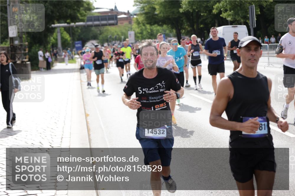 29.06.2025 - hella hamburg halbmarathon Jannik Wohlers http://msf.ph/oto/8159529 29.06.2025 10:18:22 Lombardsbrücke 1349, 1521, 2781, 2821, 3529, 3591, 3592, 4718, 4802, 5049, 5264, 5266, 5834, 5910, 6413, 7051, 7121, 7214, 8665, 8780, 9276, 9505, 9549, 10467, 10502, 10856, 11020, 12239, 12347, 12548, 12552, 12703, 12890, 14023, 14247, 14294, 14532, 14627, 14760, 14966, 14967, 15138, 15208, 15402, 15436, 15657, 15749, 15881, 16196, 17027, 17030, 17052, 17490, 17567, 18246, 18336, 18456, 19010 meine-sportfotos.de