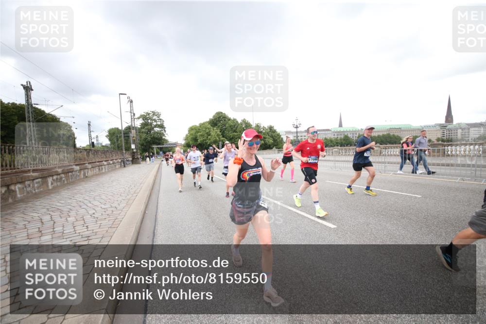29.06.2025 - hella hamburg halbmarathon Jannik Wohlers http://msf.ph/oto/8159550 29.06.2025 10:54:44 Lombardsbrücke 1013, 2090, 2452, 3274, 4039, 5392, 6395, 6396, 6839, 6944, 7219, 7238, 7766, 8403, 8519, 9596, 10109, 10458, 10686, 11737, 11788, 11908, 12147, 12148, 13098, 13548, 13979, 13980, 14515, 14651, 15160, 15581, 15782, 15843, 16057, 16432, 16433, 16664, 16665, 17090, 19199 meine-sportfotos.de