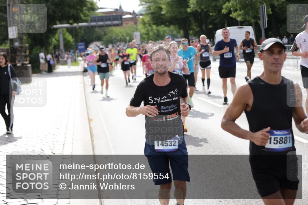29.06.2025 - hella hamburg halbmarathon Jannik Wohlers http://msf.ph/oto/8159554 29.06.2025 10:18:23 Lombardsbrücke 1349, 1521, 2781, 2821, 3529, 3591, 3592, 4718, 4802, 5049, 5264, 5266, 5834, 5910, 6413, 7051, 7121, 7214, 7252, 8665, 8780, 9276, 9505, 9549, 10467, 10502, 10816, 10856, 11020, 12239, 12347, 12548, 12552, 12890, 13464, 14247, 14294, 14532, 14627, 14760, 14966, 14967, 15138, 15208, 15402, 15436, 15657, 15749, 15881, 16196, 17027, 17030, 17052, 17490, 17567, 18246, 18336, 18456, 19010 meine-sportfotos.de