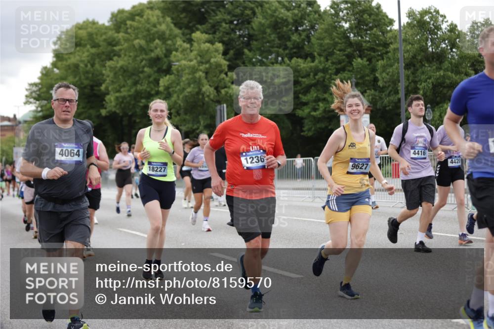 29.06.2025 - hella hamburg halbmarathon Jannik Wohlers http://msf.ph/oto/8159570 29.06.2025 11:02:09 Lombardsbrücke 1236, 1302, 1303, 2752, 2753, 3092, 3349, 3350, 3615, 4064, 4416, 4420, 4421, 4459, 4671, 4714, 5068, 5320, 5626, 5773, 6424, 7342, 9257, 9627, 9890, 9990, 10239, 10410, 10411, 10837, 11095, 11439, 11824, 12132, 12769, 12771, 12999, 13336, 14431, 14949, 15970, 16598, 16917, 17204, 17340, 18020, 18227, 18257, 18446, 18964, 18969 meine-sportfotos.de