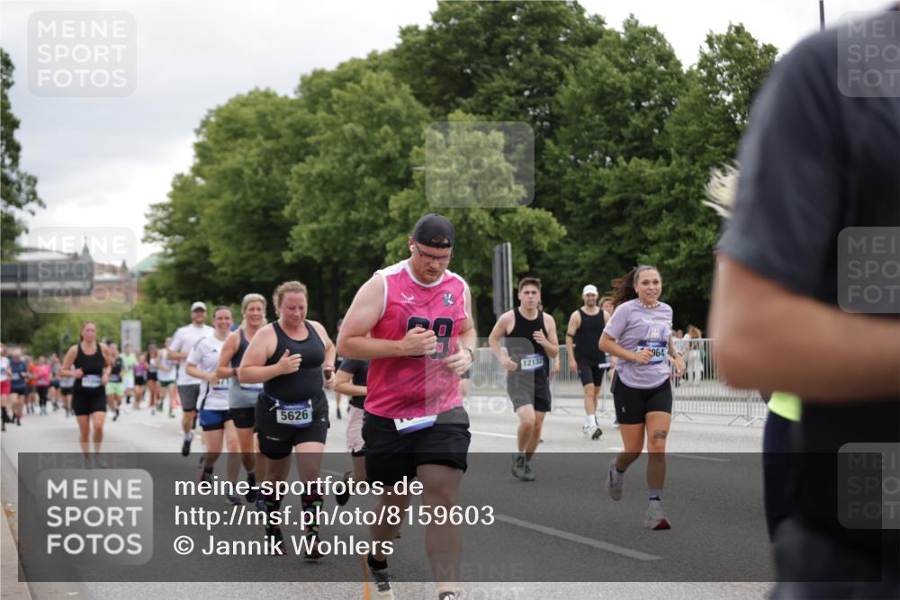 29.06.2025 - hella hamburg halbmarathon Jannik Wohlers http://msf.ph/oto/8159603 29.06.2025 11:02:11 Lombardsbrücke 1236, 1302, 1303, 3092, 3349, 3350, 3615, 4064, 4416, 4420, 4421, 4459, 4671, 4714, 5068, 5320, 5626, 5773, 6424, 7342, 8666, 9257, 9627, 9890, 10239, 10410, 10411, 10837, 11095, 11439, 11824, 12132, 12769, 12771, 12999, 13336, 14431, 14949, 15970, 16598, 16652, 16917, 17204, 18020, 18227, 18257, 18446, 18964, 18969 meine-sportfotos.de