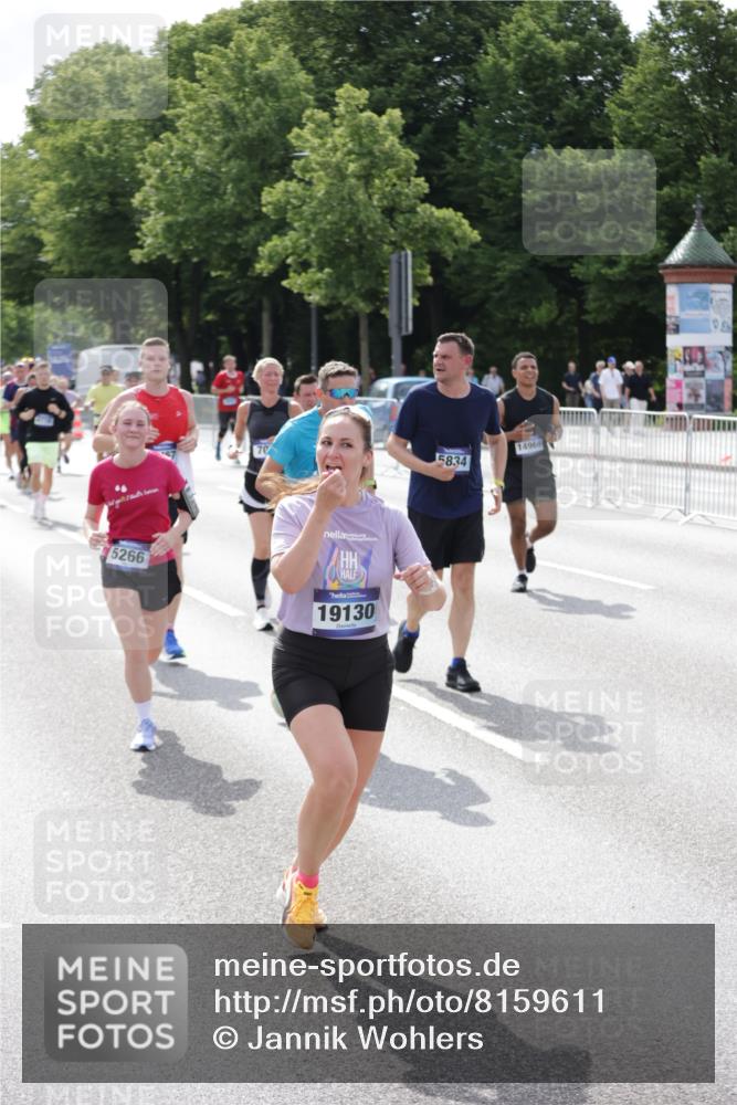 29.06.2025 - hella hamburg halbmarathon Jannik Wohlers http://msf.ph/oto/8159611 29.06.2025 10:18:24 Lombardsbrücke 1349, 1521, 2781, 2821, 3529, 3591, 3592, 3631, 4718, 4802, 5049, 5264, 5266, 5834, 5910, 6413, 7051, 7121, 7214, 7252, 8665, 8780, 9272, 9276, 9505, 9549, 10467, 10502, 10816, 10856, 11020, 12239, 12347, 12890, 13464, 14247, 14294, 14532, 14627, 14760, 14966, 14967, 15138, 15208, 15402, 15657, 15749, 15881, 16196, 17027, 17030, 17052, 17490, 17567, 18246, 18336, 18456, 18519, 19010 meine-sportfotos.de