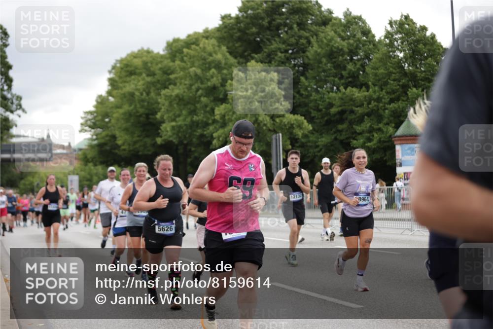 29.06.2025 - hella hamburg halbmarathon Jannik Wohlers http://msf.ph/oto/8159614 29.06.2025 11:02:12 Lombardsbrücke 1236, 1302, 1303, 3092, 3349, 3350, 3615, 4064, 4416, 4420, 4421, 4459, 4671, 4714, 5068, 5626, 5773, 6424, 7342, 8666, 9257, 9493, 9627, 9846, 10239, 10410, 10411, 10837, 11095, 11439, 11824, 12132, 12999, 13336, 14431, 14949, 15970, 16598, 16652, 16917, 17204, 18020, 18227, 18257, 18446, 18964, 18969 meine-sportfotos.de