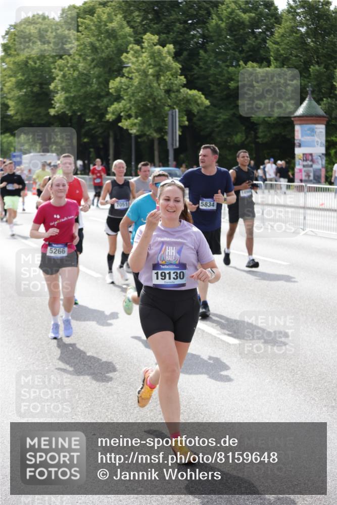 29.06.2025 - hella hamburg halbmarathon Jannik Wohlers http://msf.ph/oto/8159648 29.06.2025 10:18:24 Lombardsbrücke 1349, 1521, 2781, 2821, 3529, 3591, 3592, 3631, 4718, 4802, 5049, 5264, 5266, 5834, 5910, 6413, 7051, 7121, 7214, 7252, 8665, 8780, 9272, 9276, 9505, 9549, 10467, 10502, 10816, 10856, 11020, 12239, 12347, 12890, 13464, 14247, 14294, 14532, 14627, 14760, 14966, 14967, 15138, 15208, 15402, 15657, 15749, 15881, 16196, 17027, 17030, 17052, 17490, 17567, 18246, 18336, 18456, 18519, 19010 meine-sportfotos.de