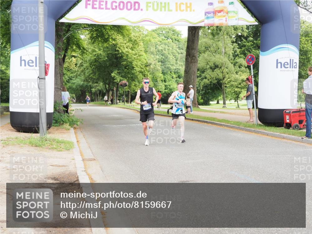 29.06.2025 - hella hamburg halbmarathon MichiJ http://msf.ph/oto/8159667 29.06.2025 10:10:10 Zwischen KM18-KM19  meine-sportfotos.de
