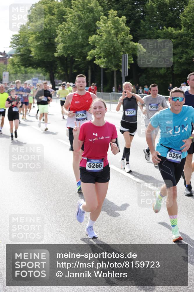 29.06.2025 - hella hamburg halbmarathon Jannik Wohlers http://msf.ph/oto/8159723 29.06.2025 10:18:25 Lombardsbrücke 1349, 1521, 2781, 2821, 3026, 3529, 3591, 3592, 3631, 4718, 4802, 4845, 5049, 5264, 5266, 5834, 5910, 6413, 7051, 7121, 7214, 7252, 8665, 8780, 9270, 9272, 9276, 9549, 10037, 10467, 10502, 10816, 10856, 11020, 12239, 12347, 12890, 13464, 14247, 14294, 14532, 14627, 14760, 14966, 14967, 15138, 15208, 15402, 15657, 15749, 15881, 16196, 17027, 17030, 17052, 17386, 17490, 17548, 17567, 17571, 18002, 18217, 18246, 18336, 18456, 18519, 19010 meine-sportfotos.de