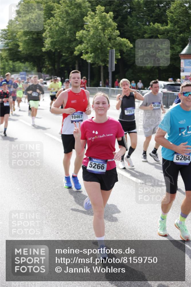 29.06.2025 - hella hamburg halbmarathon Jannik Wohlers http://msf.ph/oto/8159750 29.06.2025 10:18:26 Lombardsbrücke 1349, 1521, 2096, 2781, 2821, 3026, 3591, 3592, 3631, 4718, 4802, 4845, 5049, 5264, 5266, 5834, 5910, 6413, 7051, 7121, 7214, 7252, 8665, 8780, 9270, 9272, 9276, 9549, 10037, 10467, 10502, 10816, 10856, 11020, 12239, 12347, 12890, 13204, 13464, 14247, 14294, 14532, 14627, 14760, 14966, 14967, 15138, 15402, 15657, 15881, 16196, 17027, 17030, 17052, 17386, 17490, 17548, 17567, 17571, 18002, 18217, 18246, 18336, 18456, 18519, 19010 meine-sportfotos.de