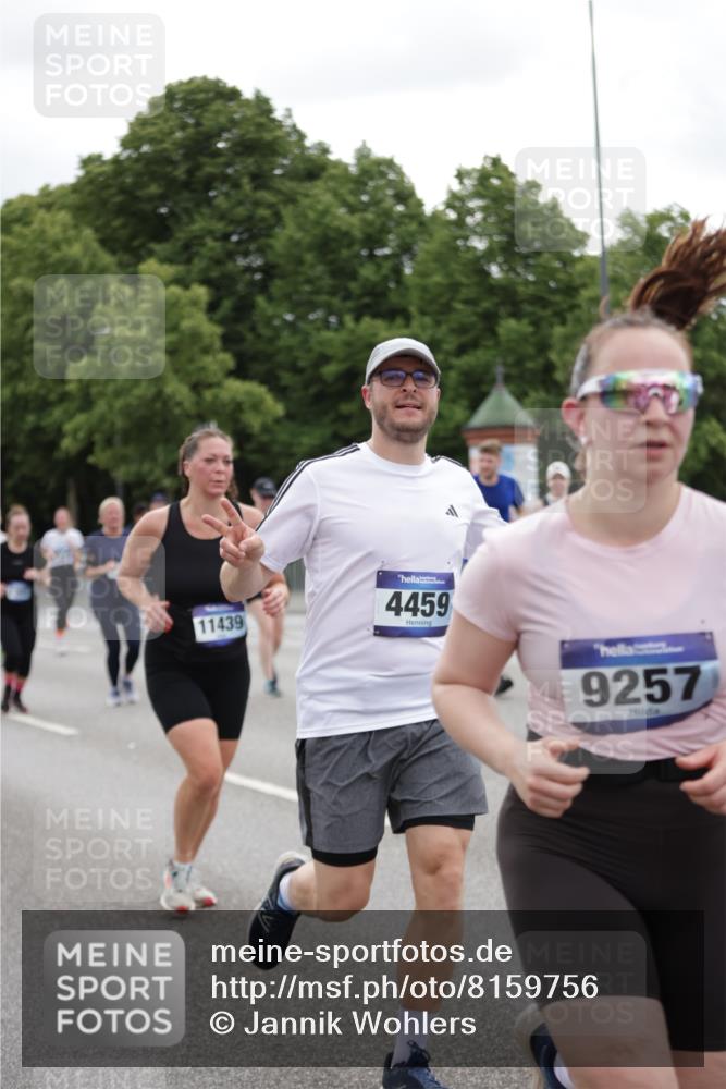 29.06.2025 - hella hamburg halbmarathon Jannik Wohlers http://msf.ph/oto/8159756 29.06.2025 11:02:17 Lombardsbrücke 1236, 1302, 1303, 1797, 3092, 3350, 4064, 4416, 4420, 4421, 4437, 4459, 4660, 4671, 4714, 5068, 5209, 5626, 5773, 5827, 6234, 6424, 7671, 8241, 8666, 9257, 9493, 9627, 9773, 9846, 10410, 10411, 10837, 11095, 11439, 11824, 12132, 12344, 14431, 14949, 15970, 16396, 16397, 16406, 16598, 16652, 17204, 18020, 18227, 18257, 18295, 18446, 18964, 18969 meine-sportfotos.de
