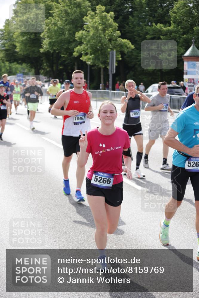 29.06.2025 - hella hamburg halbmarathon Jannik Wohlers http://msf.ph/oto/8159769 29.06.2025 10:18:26 Lombardsbrücke 1349, 1521, 2096, 2781, 2821, 3026, 3591, 3592, 3631, 4718, 4802, 4845, 5049, 5264, 5266, 5834, 5910, 6413, 7051, 7121, 7214, 7252, 8665, 8780, 9270, 9272, 9276, 9549, 10037, 10467, 10502, 10816, 10856, 11020, 12239, 12347, 12890, 13204, 13464, 14247, 14294, 14532, 14627, 14760, 14966, 14967, 15138, 15402, 15657, 15881, 16196, 17027, 17030, 17052, 17386, 17490, 17548, 17567, 17571, 18002, 18217, 18246, 18336, 18456, 18519, 19010 meine-sportfotos.de
