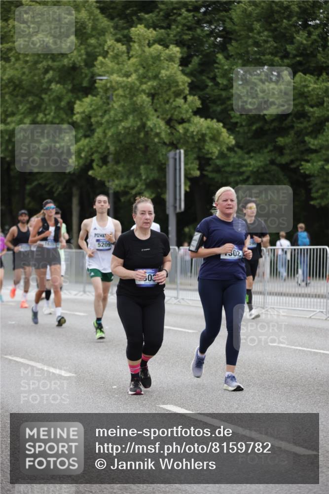 29.06.2025 - hella hamburg halbmarathon Jannik Wohlers http://msf.ph/oto/8159782 29.06.2025 11:02:19 Lombardsbrücke 1302, 1303, 1797, 3092, 3350, 3970, 4437, 4459, 4660, 4714, 5068, 5209, 5773, 5823, 5824, 5827, 6234, 6424, 6500, 6672, 7671, 8241, 8666, 9257, 9493, 9773, 9846, 10410, 10411, 10837, 11095, 11439, 11824, 12132, 12344, 14431, 14509, 14949, 15970, 16366, 16396, 16397, 16406, 16652, 17204, 18020, 18227, 18257, 18295, 18446, 18964, 18969 meine-sportfotos.de