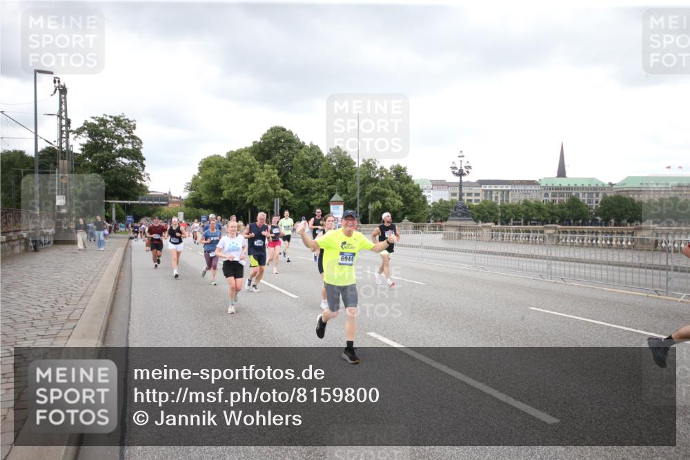 29.06.2025 - hella hamburg halbmarathon Jannik Wohlers http://msf.ph/oto/8159800 29.06.2025 10:54:47 Lombardsbrücke 1013, 2090, 2452, 3157, 3274, 3577, 4039, 4628, 5040, 6395, 6396, 6944, 7219, 7238, 7766, 8403, 8519, 10109, 10458, 10686, 11737, 11788, 11908, 12147, 12148, 13098, 13230, 13548, 14515, 14651, 15152, 15160, 15581, 15782, 15843, 16057, 16432, 16433, 16664, 16665, 17090, 19199 meine-sportfotos.de