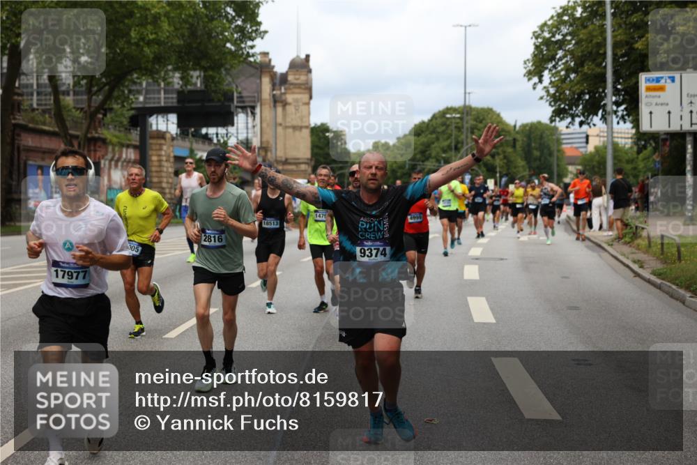 29.06.2025 - hella hamburg halbmarathon Yannick Fuchs http://msf.ph/oto/8159817 29.06.2025 10:38:44 20KM 1057, 1220, 1391, 1415, 1468, 1782, 1902, 1941, 2365, 2402, 2415, 2816, 3004, 3021, 3305, 3907, 4310, 4991, 4999, 5231, 5275, 5476, 5624, 5884, 6490, 6903, 7005, 7191, 7322, 8722, 9159, 9374, 9444, 9633, 10193, 10596, 10930, 11469, 12159, 12554, 12711, 12966, 13123, 14351, 14667, 14798, 14816, 15185, 15225, 15233, 15280, 15862, 16316, 16506, 16893, 17097, 17251, 17729, 17748, 18560, 18806, 19207 meine-sportfotos.de
