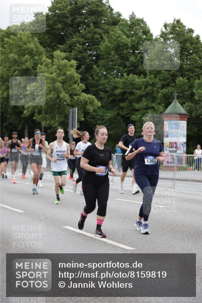 29.06.2025 - hella hamburg halbmarathon Jannik Wohlers http://msf.ph/oto/8159819 29.06.2025 11:02:20 Lombardsbrücke 1302, 1303, 1797, 3092, 3350, 3970, 4437, 4459, 4660, 4714, 5068, 5209, 5773, 5823, 5824, 5827, 6234, 6424, 6500, 6672, 7671, 8241, 8666, 8868, 8869, 9257, 9493, 9773, 9846, 10410, 10411, 10837, 11095, 11439, 12132, 12344, 14431, 14509, 14949, 16366, 16396, 16397, 16406, 16652, 17204, 18020, 18295, 18446, 18964, 18969 meine-sportfotos.de