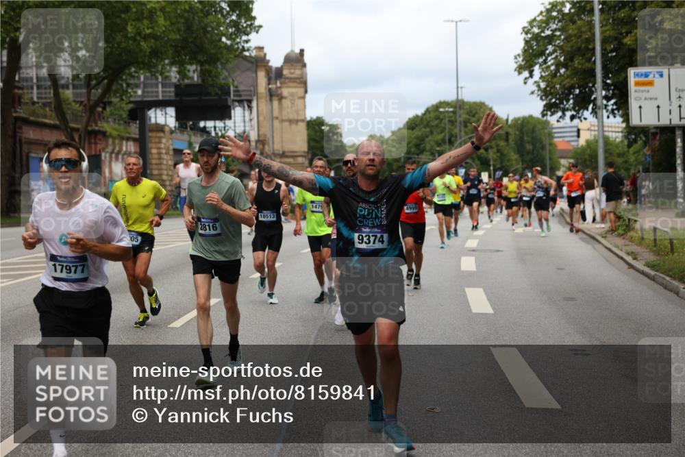 29.06.2025 - hella hamburg halbmarathon Yannick Fuchs http://msf.ph/oto/8159841 29.06.2025 10:38:44 20KM 1057, 1220, 1391, 1415, 1468, 1782, 1902, 1941, 2365, 2402, 2415, 2816, 3004, 3021, 3305, 3907, 4310, 4991, 4999, 5231, 5275, 5476, 5624, 5884, 6490, 6903, 7005, 7191, 7322, 8722, 9159, 9374, 9444, 9633, 10193, 10596, 10930, 11469, 12159, 12554, 12711, 12966, 13123, 14351, 14667, 14798, 14816, 15185, 15225, 15233, 15280, 15862, 16316, 16506, 16893, 17097, 17251, 17729, 17748, 18560, 18806, 19207 meine-sportfotos.de
