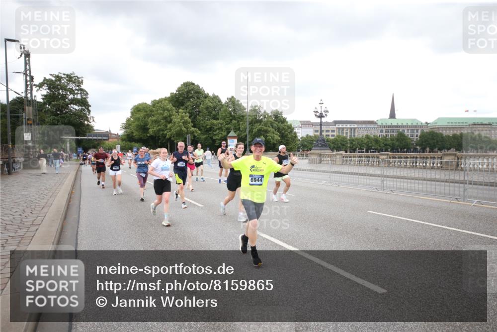 29.06.2025 - hella hamburg halbmarathon Jannik Wohlers http://msf.ph/oto/8159865 29.06.2025 10:54:47 Lombardsbrücke 1013, 2090, 2452, 3157, 3274, 3577, 4039, 4628, 5040, 6395, 6396, 6944, 7219, 7238, 7766, 8403, 8519, 10109, 10458, 10686, 11737, 11788, 11908, 12147, 12148, 13098, 13230, 13548, 14515, 14651, 15152, 15160, 15581, 15782, 15843, 16057, 16432, 16433, 16664, 16665, 17090, 19199 meine-sportfotos.de