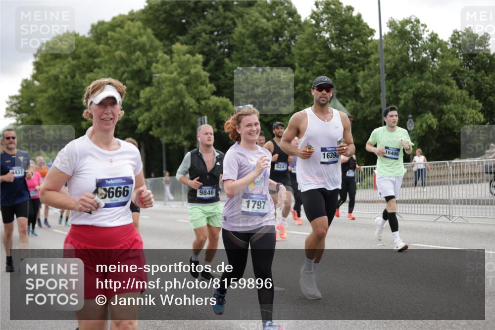 29.06.2025 - hella hamburg halbmarathon Jannik Wohlers http://msf.ph/oto/8159896 29.06.2025 11:02:24 Lombardsbrücke 1302, 1303, 1797, 3092, 3350, 3970, 4437, 4459, 4660, 4714, 5068, 5209, 5687, 5823, 5824, 5827, 6234, 6500, 6672, 6925, 7671, 8241, 8666, 8868, 8869, 9257, 9493, 9773, 9801, 9846, 10410, 10411, 11439, 12132, 12344, 14509, 16132, 16366, 16396, 16397, 16406, 16429, 16652, 17204, 17924, 18295 meine-sportfotos.de