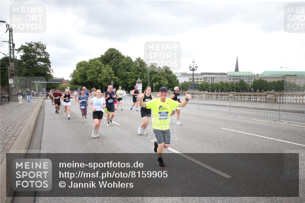 29.06.2025 - hella hamburg halbmarathon Jannik Wohlers http://msf.ph/oto/8159905 29.06.2025 10:54:48 Lombardsbrücke 1013, 2090, 2452, 3157, 3274, 3577, 4039, 4628, 5040, 6395, 6396, 6944, 7219, 7238, 7766, 8403, 8519, 10458, 10686, 11737, 11788, 11908, 12147, 12148, 13098, 13230, 13548, 14515, 14651, 15152, 15160, 15581, 15782, 15843, 16057, 16432, 16433, 16533, 16664, 16665, 17090, 19199 meine-sportfotos.de