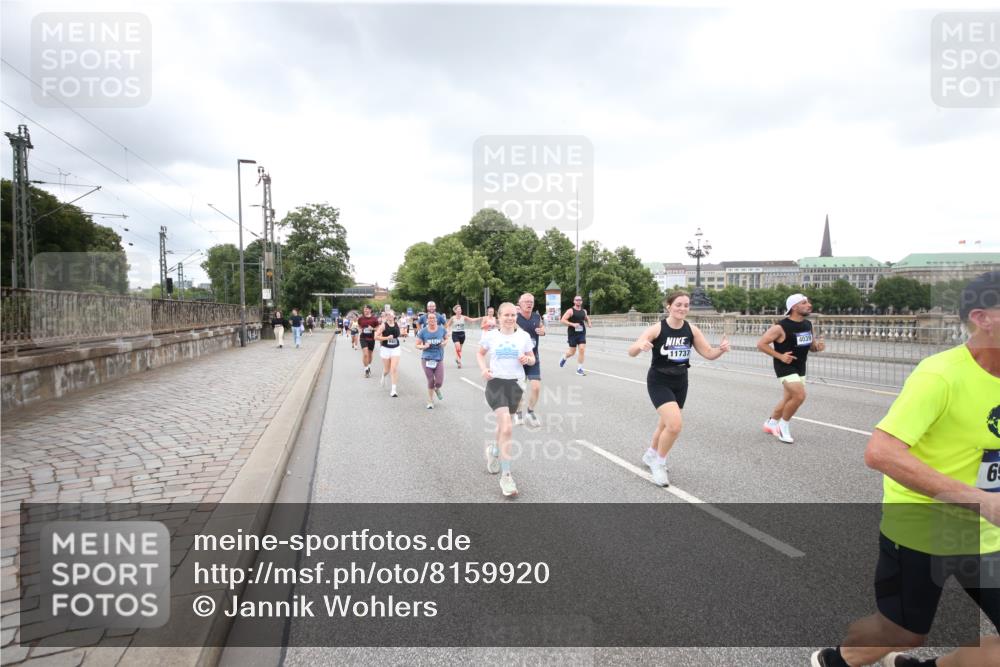 29.06.2025 - hella hamburg halbmarathon Jannik Wohlers http://msf.ph/oto/8159920 29.06.2025 10:54:48 Lombardsbrücke 1013, 2090, 2452, 3157, 3274, 3577, 4039, 4628, 5040, 6395, 6396, 6944, 7219, 7238, 7766, 8403, 8519, 10458, 10686, 11737, 11788, 11908, 12147, 12148, 13098, 13230, 13548, 14515, 14651, 15152, 15160, 15581, 15782, 15843, 16057, 16432, 16433, 16533, 16664, 16665, 17090, 19199 meine-sportfotos.de