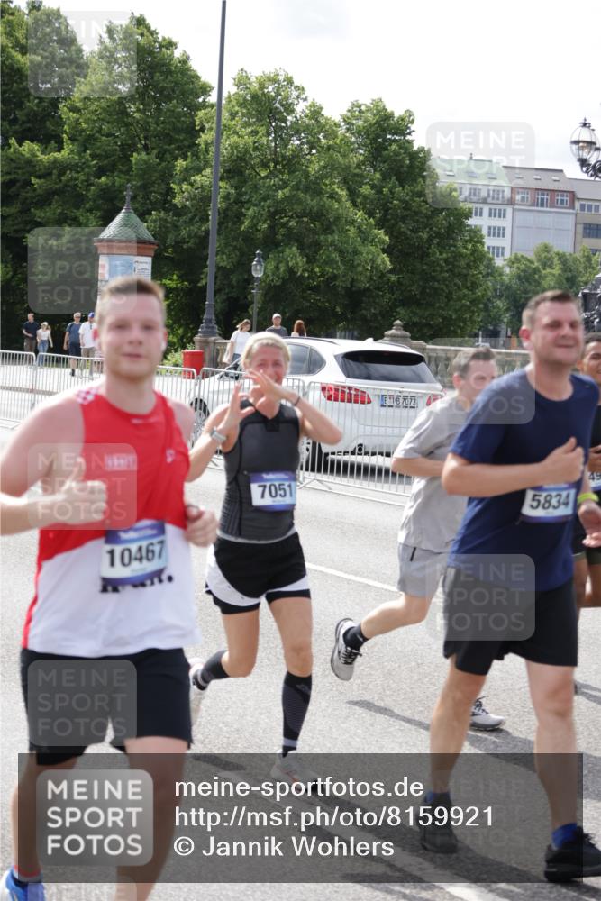 29.06.2025 - hella hamburg halbmarathon Jannik Wohlers http://msf.ph/oto/8159921 29.06.2025 10:18:27 Lombardsbrücke 1349, 1521, 2096, 2781, 2821, 3026, 3591, 3592, 3631, 4718, 4802, 4845, 5049, 5264, 5266, 5834, 5910, 6413, 7051, 7121, 7214, 7252, 8665, 8780, 9270, 9272, 9276, 9549, 10037, 10467, 10816, 10856, 11020, 12239, 12347, 12890, 13204, 13464, 14247, 14294, 14532, 14760, 14966, 14967, 15138, 15402, 15657, 15881, 16196, 17027, 17030, 17052, 17386, 17490, 17548, 17567, 17571, 18002, 18217, 18246, 18336, 18456, 18519, 18568, 19010 meine-sportfotos.de