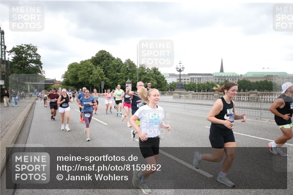 29.06.2025 - hella hamburg halbmarathon Jannik Wohlers http://msf.ph/oto/8159952 29.06.2025 10:54:49 Lombardsbrücke 1013, 2090, 2452, 3115, 3157, 3274, 3577, 4039, 4628, 5040, 5483, 6395, 6396, 6944, 7219, 7238, 7766, 8403, 8519, 10458, 11737, 11788, 11908, 12147, 12148, 13098, 13230, 13548, 14515, 14651, 15152, 15160, 15581, 15782, 15843, 16057, 16385, 16432, 16433, 16533, 16664, 16665, 17090, 19199 meine-sportfotos.de