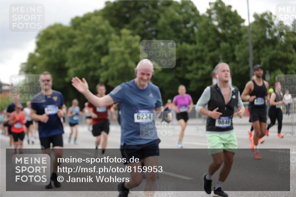 29.06.2025 - hella hamburg halbmarathon Jannik Wohlers http://msf.ph/oto/8159953 29.06.2025 11:02:26 Lombardsbrücke 1302, 1303, 1797, 3092, 3350, 3970, 4437, 4459, 4536, 4537, 4660, 5209, 5687, 5823, 5824, 5827, 6234, 6500, 6672, 6925, 7671, 8241, 8666, 8868, 8869, 9493, 9568, 9773, 9801, 9836, 9846, 10410, 10411, 10611, 12132, 12344, 14509, 16132, 16133, 16366, 16396, 16397, 16406, 16429, 16652, 17204, 17924, 18295 meine-sportfotos.de