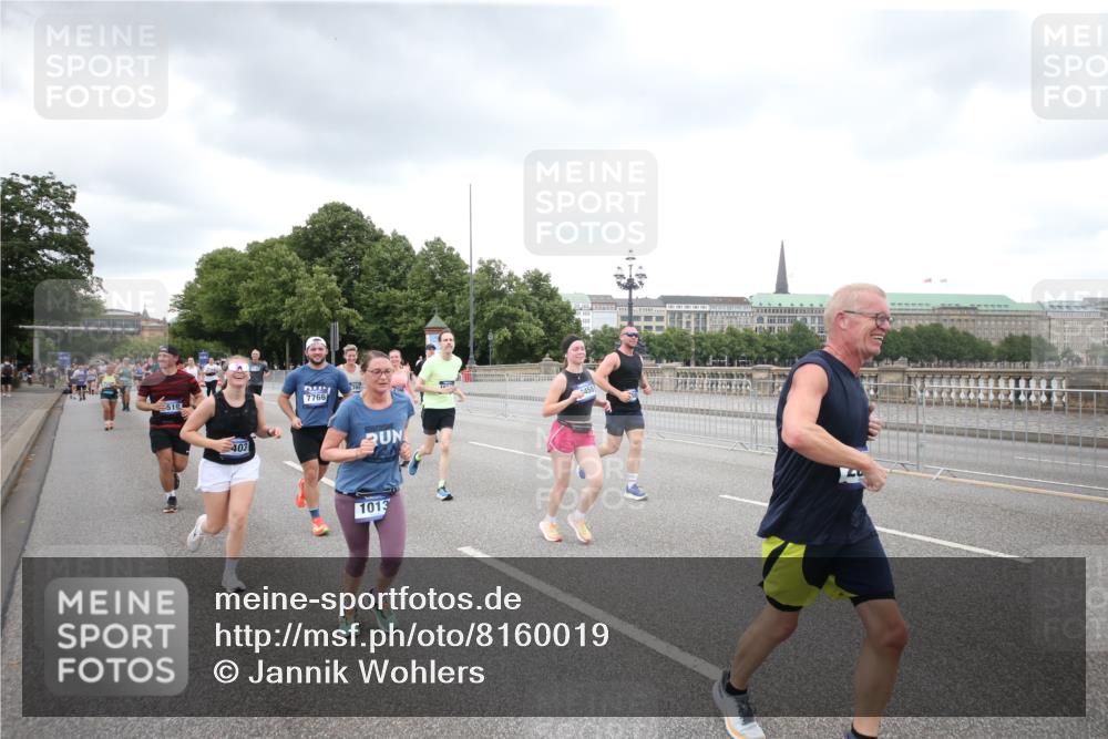 29.06.2025 - hella hamburg halbmarathon Jannik Wohlers http://msf.ph/oto/8160019 29.06.2025 10:54:50 Lombardsbrücke 1013, 2090, 2452, 3115, 3157, 3274, 3577, 4039, 4628, 5040, 5483, 6395, 6396, 6944, 7219, 7238, 7766, 8403, 8519, 10458, 11109, 11737, 11788, 11908, 12147, 12148, 13098, 13230, 13548, 14515, 14651, 15152, 15160, 15581, 15782, 15843, 16057, 16385, 16433, 16533, 16664, 17090, 19199 meine-sportfotos.de