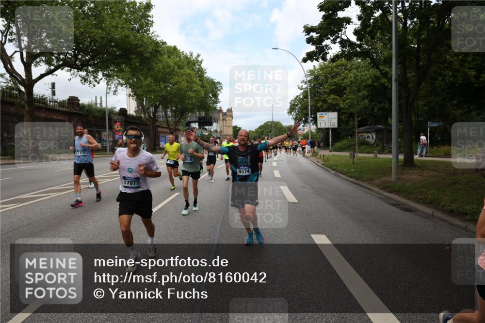 29.06.2025 - hella hamburg halbmarathon Yannick Fuchs http://msf.ph/oto/8160042 29.06.2025 10:38:45 20KM 1057, 1220, 1391, 1415, 1468, 1782, 1902, 1941, 2365, 2402, 2415, 2816, 3004, 3021, 3305, 3907, 4310, 4691, 4991, 4999, 5231, 5275, 5476, 5624, 5884, 6490, 6903, 7005, 7191, 7322, 8722, 9159, 9374, 9444, 9633, 10193, 10596, 11469, 12159, 12554, 12711, 12966, 13123, 14351, 14667, 14798, 14816, 15185, 15225, 15233, 15280, 15862, 16316, 16506, 16893, 17097, 17251, 17729, 17748, 18560, 18806, 19207 meine-sportfotos.de