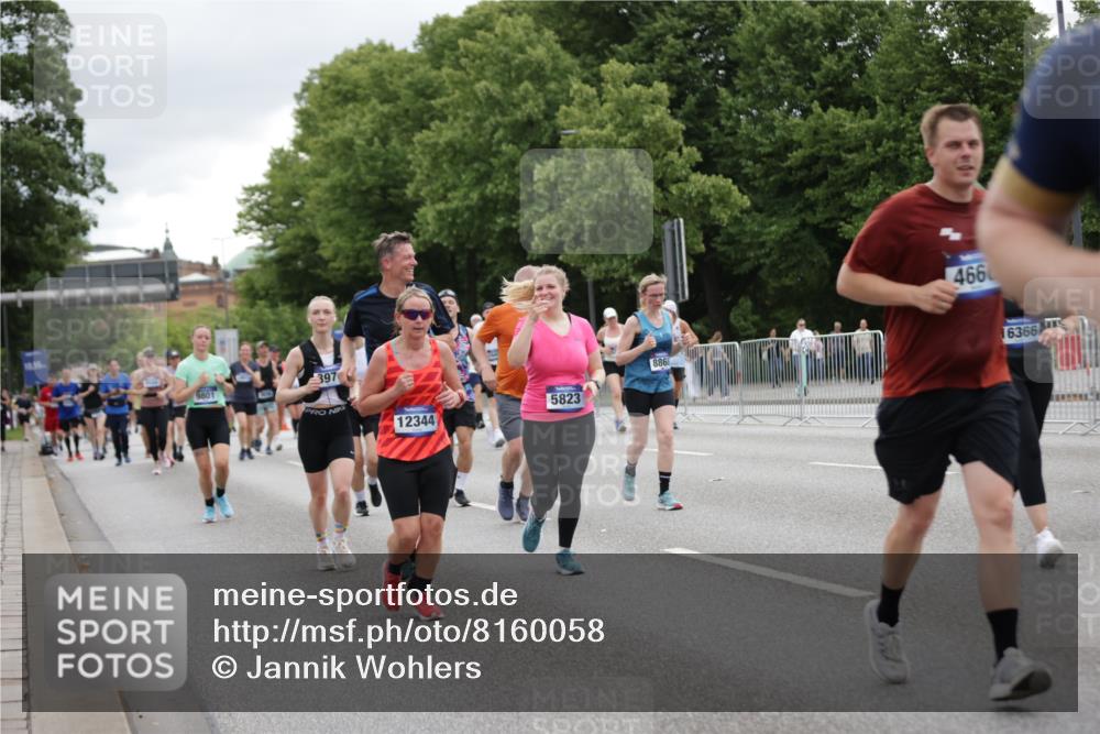 29.06.2025 - hella hamburg halbmarathon Jannik Wohlers http://msf.ph/oto/8160058 29.06.2025 11:02:28 Lombardsbrücke 1302, 1303, 1797, 2360, 3350, 3970, 4437, 4536, 4537, 4660, 5209, 5687, 5823, 5824, 5827, 6234, 6500, 6579, 6672, 6925, 7292, 7671, 8241, 8666, 8868, 8869, 9493, 9568, 9773, 9801, 9836, 9839, 9846, 10410, 10411, 10611, 11045, 11048, 11196, 12160, 12344, 14509, 16132, 16133, 16366, 16396, 16397, 16406, 16429, 16652, 16734, 16842, 17204, 17924, 18295 meine-sportfotos.de