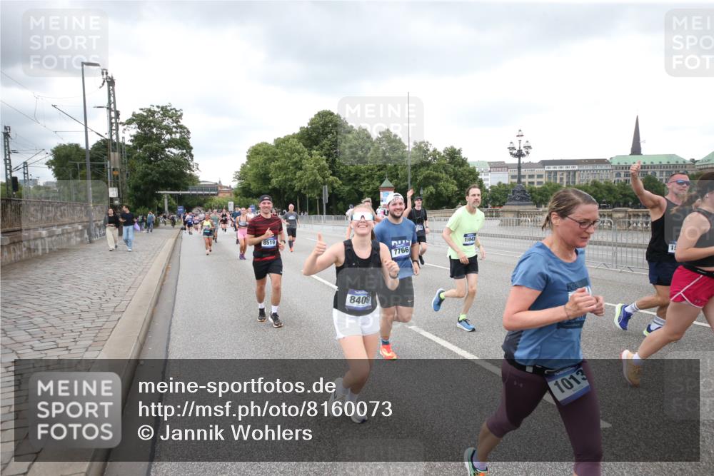 29.06.2025 - hella hamburg halbmarathon Jannik Wohlers http://msf.ph/oto/8160073 29.06.2025 10:54:51 Lombardsbrücke 1013, 2090, 2452, 3115, 3157, 3274, 3577, 4039, 4628, 5040, 5483, 6395, 6396, 6944, 7219, 7238, 7680, 7766, 8403, 8519, 10458, 11109, 11737, 11788, 11908, 12147, 12148, 13098, 13230, 13548, 14515, 14651, 14727, 15152, 15160, 15581, 15782, 15843, 16057, 16385, 16533, 17090, 19199 meine-sportfotos.de