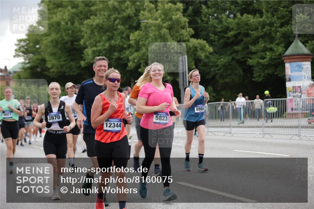 29.06.2025 - hella hamburg halbmarathon Jannik Wohlers http://msf.ph/oto/8160075 29.06.2025 11:02:29 Lombardsbrücke 1302, 1797, 2360, 3350, 3970, 4437, 4536, 4537, 4660, 5209, 5515, 5687, 5823, 5824, 5827, 6234, 6500, 6579, 6672, 6925, 7292, 7671, 8241, 8666, 8868, 8869, 9176, 9493, 9568, 9773, 9801, 9836, 9839, 9846, 10410, 10411, 10611, 10712, 11045, 11048, 11196, 12160, 12344, 14509, 16132, 16133, 16366, 16396, 16397, 16406, 16429, 16652, 16734, 16842, 17204, 17653, 17924, 18295 meine-sportfotos.de