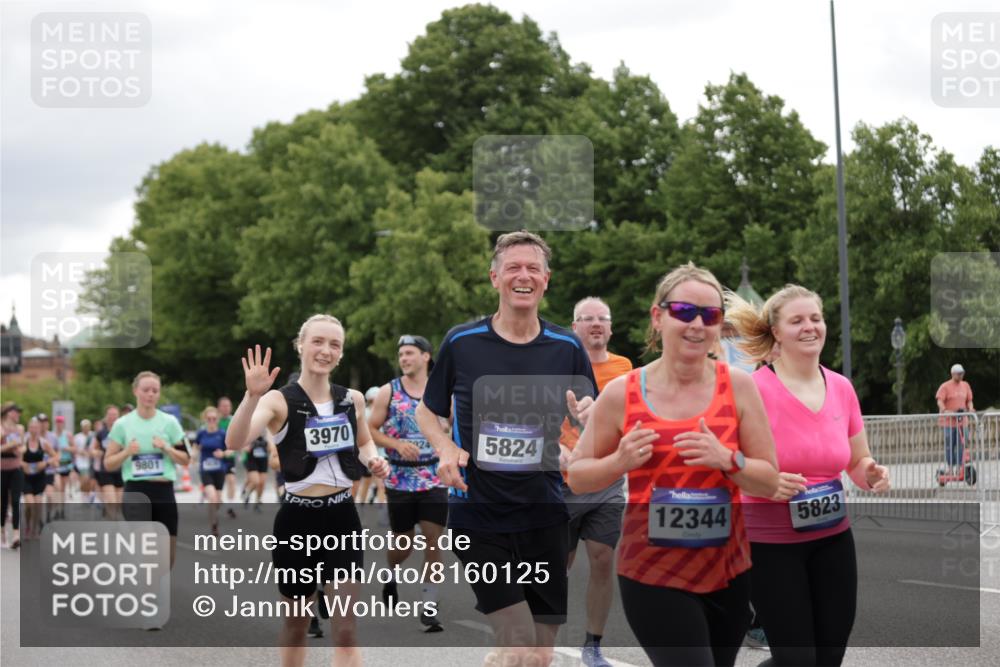 29.06.2025 - hella hamburg halbmarathon Jannik Wohlers http://msf.ph/oto/8160125 29.06.2025 11:02:31 Lombardsbrücke 1797, 2360, 3970, 4437, 4536, 4537, 4660, 5209, 5515, 5687, 5823, 5824, 5827, 5855, 6234, 6500, 6579, 6672, 6925, 7292, 7354, 7671, 8241, 8666, 8814, 8868, 8869, 9176, 9493, 9568, 9773, 9801, 9813, 9836, 9839, 9846, 10056, 10611, 10712, 10713, 11045, 11048, 11196, 12160, 12344, 14509, 14663, 14714, 15891, 16132, 16133, 16366, 16396, 16397, 16406, 16429, 16652, 16734, 16842, 17653, 17924, 18033, 18224, 18295, 19013 meine-sportfotos.de