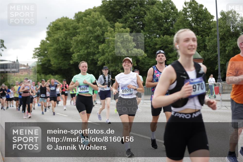 29.06.2025 - hella hamburg halbmarathon Jannik Wohlers http://msf.ph/oto/8160156 29.06.2025 11:02:32 Lombardsbrücke 1797, 2360, 3970, 4437, 4536, 4537, 4660, 5209, 5515, 5687, 5823, 5824, 5827, 5855, 6234, 6500, 6579, 6672, 6925, 7292, 7354, 7671, 8241, 8666, 8814, 8868, 8869, 9176, 9493, 9568, 9773, 9801, 9813, 9836, 9839, 9846, 10056, 10611, 10712, 10713, 11045, 11048, 11196, 12160, 12284, 12344, 13099, 13100, 13124, 13563, 13995, 14509, 14663, 14714, 15891, 16132, 16133, 16366, 16396, 16397, 16406, 16429, 16734, 16842, 17653, 17924, 18033, 18224, 18295, 19013 meine-sportfotos.de