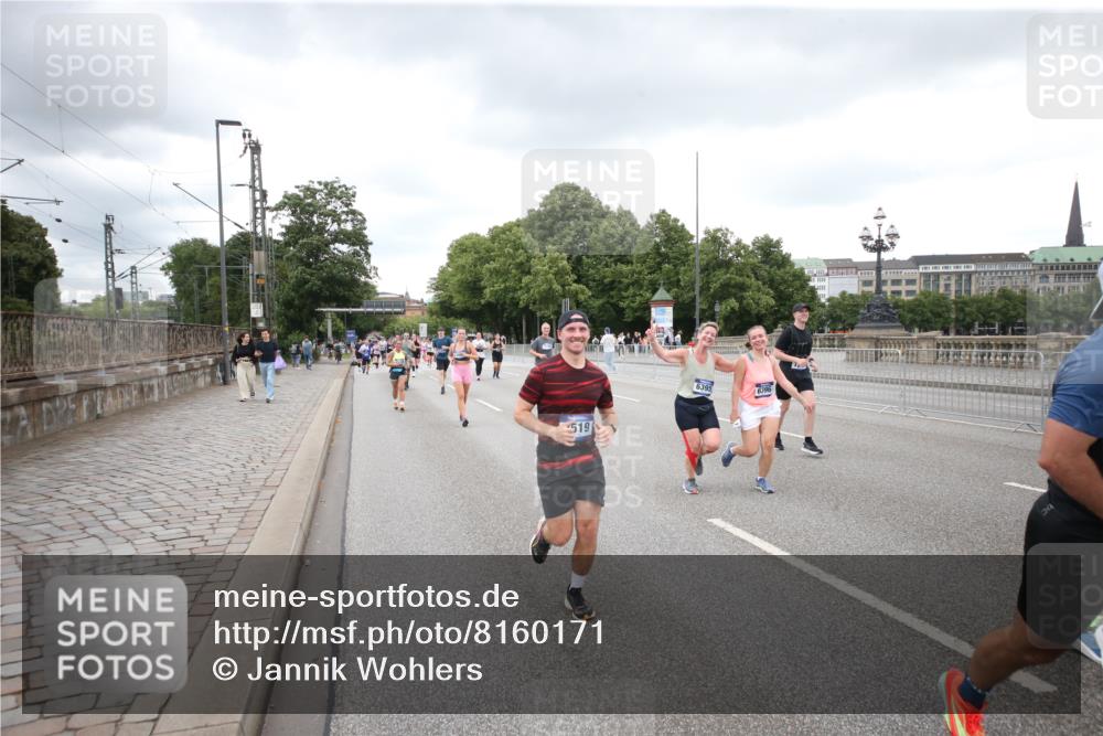 29.06.2025 - hella hamburg halbmarathon Jannik Wohlers http://msf.ph/oto/8160171 29.06.2025 10:54:52 Lombardsbrücke 1013, 2090, 2452, 3115, 3157, 3274, 3577, 4039, 4628, 5040, 5483, 6395, 6396, 6944, 7219, 7238, 7680, 7766, 8403, 8519, 10458, 10885, 11109, 11737, 12147, 12148, 13098, 13230, 13548, 14515, 14651, 14727, 15152, 15160, 15581, 15782, 15843, 16057, 16385, 16533, 17090, 19199 meine-sportfotos.de