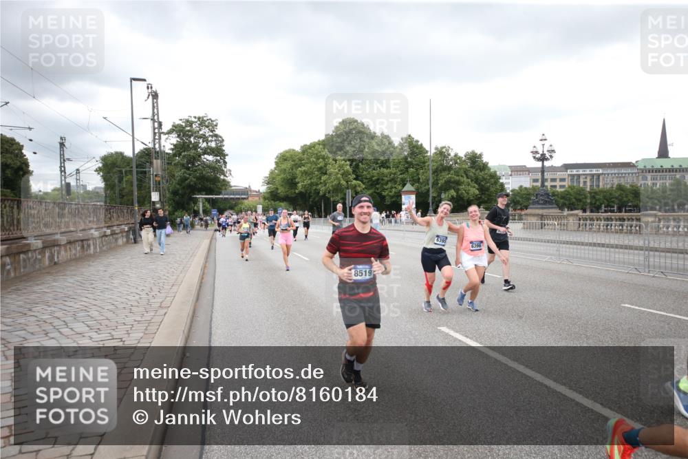 29.06.2025 - hella hamburg halbmarathon Jannik Wohlers http://msf.ph/oto/8160184 29.06.2025 10:54:52 Lombardsbrücke 1013, 2090, 2452, 3115, 3157, 3274, 3577, 4039, 4628, 5040, 5483, 6395, 6396, 6944, 7219, 7238, 7680, 7766, 8403, 8519, 10458, 10885, 11109, 11737, 12147, 12148, 13098, 13230, 13548, 14515, 14651, 14727, 15152, 15160, 15581, 15782, 15843, 16057, 16385, 16533, 17090, 19199 meine-sportfotos.de