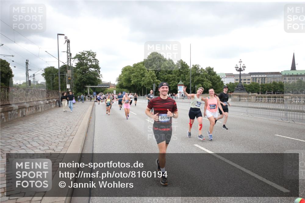 29.06.2025 - hella hamburg halbmarathon Jannik Wohlers http://msf.ph/oto/8160194 29.06.2025 10:54:52 Lombardsbrücke 1013, 2090, 2452, 3115, 3157, 3274, 3577, 4039, 4628, 5040, 5483, 6395, 6396, 6944, 7219, 7238, 7680, 7766, 8403, 8519, 10458, 10885, 11109, 11737, 12147, 12148, 13098, 13230, 13548, 14515, 14651, 14727, 15152, 15160, 15581, 15782, 15843, 16057, 16385, 16533, 17090, 19199 meine-sportfotos.de